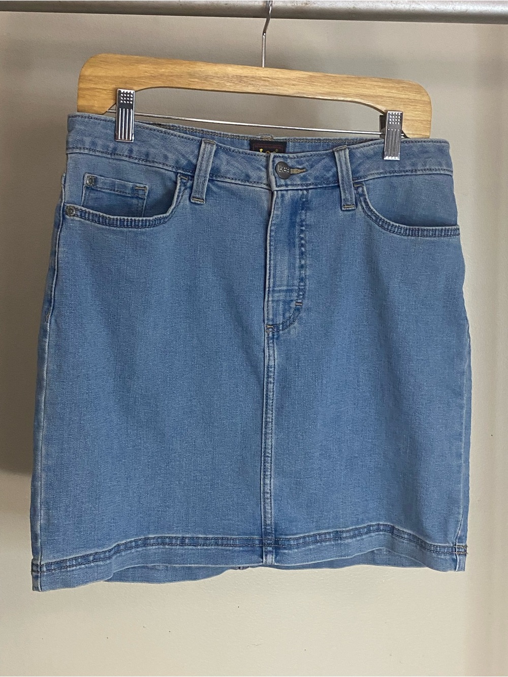 Vintage 2000s Lee light wash| Throwback classic denim mini skirt